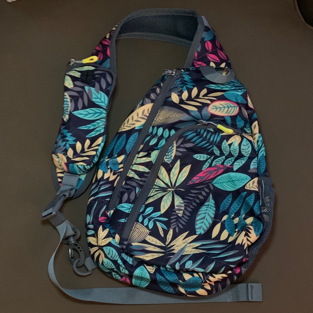 G4Free Floral Design Sling bag
Approximately 14” x 9”